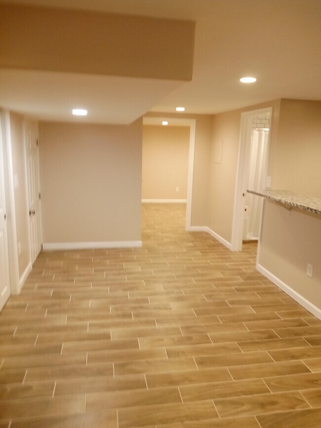 Foto del edificio - 2649 Wentworth Road, Unit 3