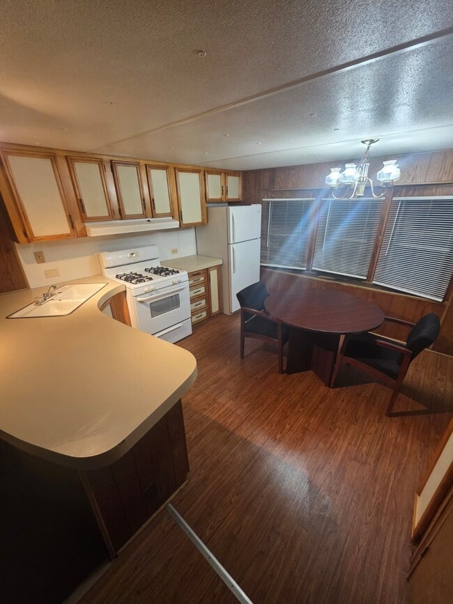 Foto del edificio - 4728 Ellsworth Ln