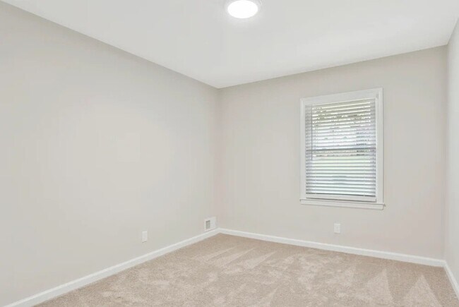 Building Photo - 3006 Lavista Ct