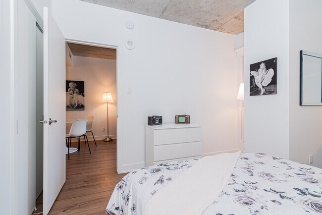 Building Photo - 540 Boul. de Maisonneuve E