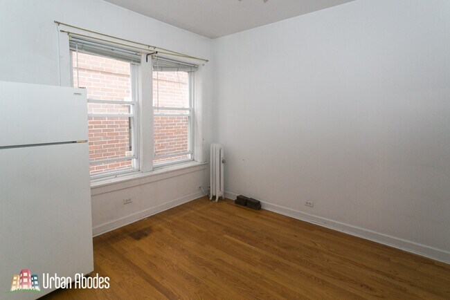 Building Photo - 4408 N Winchester Ave