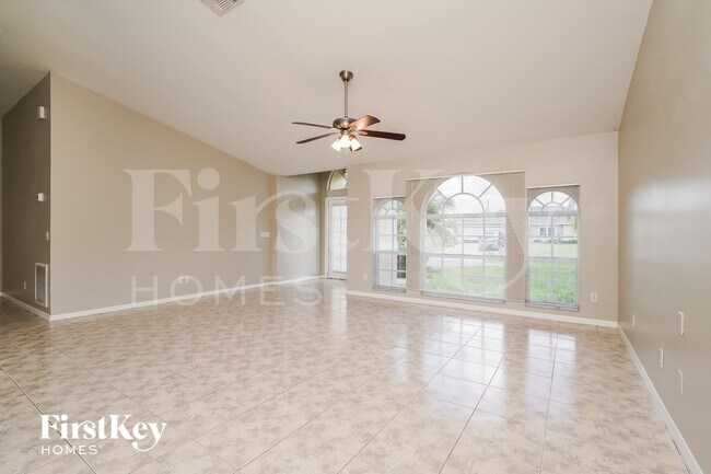 Foto del edificio - 8381 Bahamas Rd