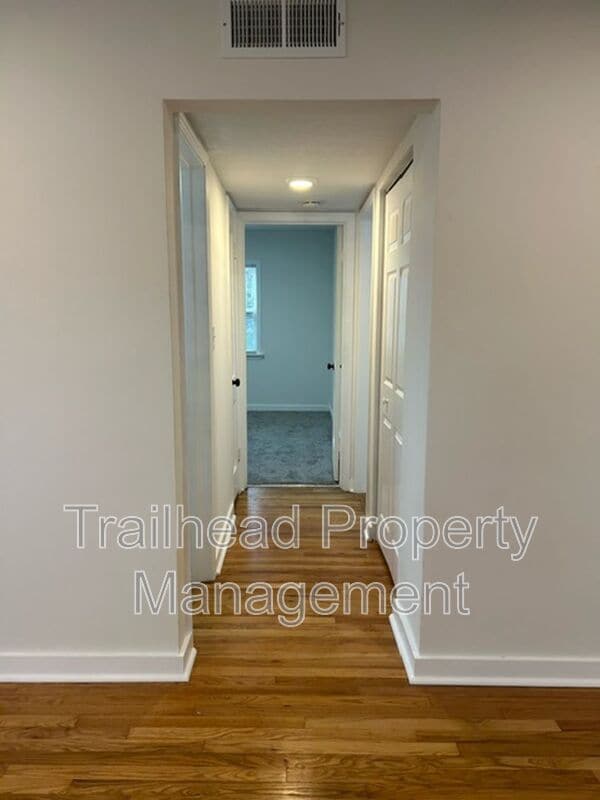 Foto del edificio - 304 E Gregory Blvd