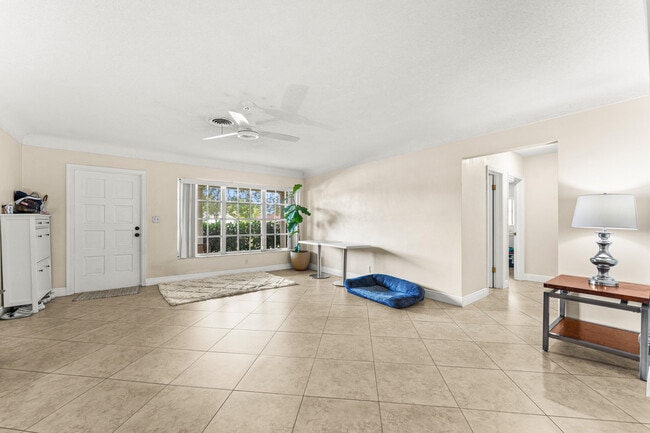 Foto del edificio - 1270 SW 8th St