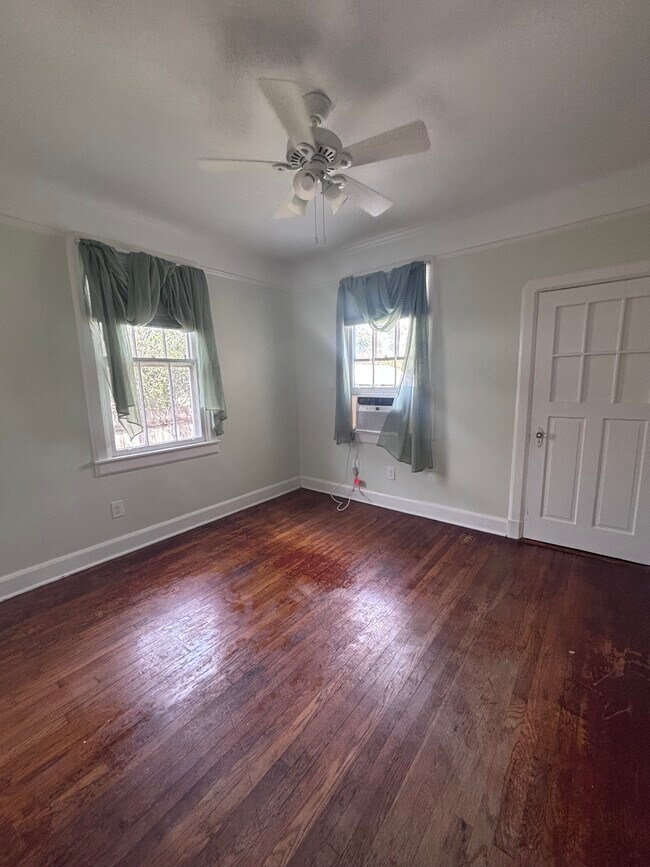 Dormitorio con armario 1 - 417 Coolidge St