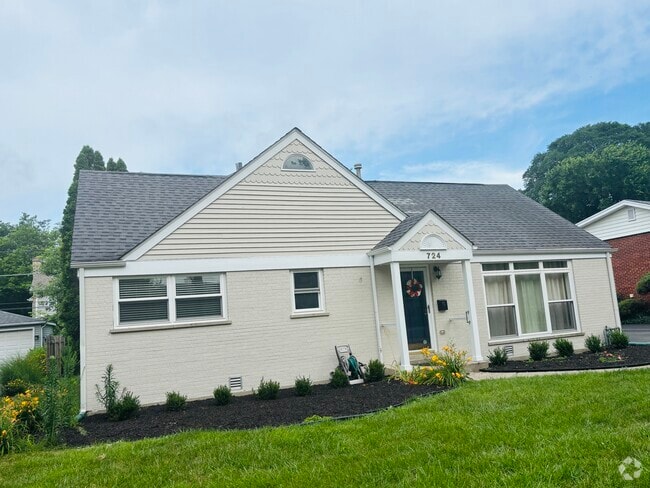 Building Photo - 724 Justina St