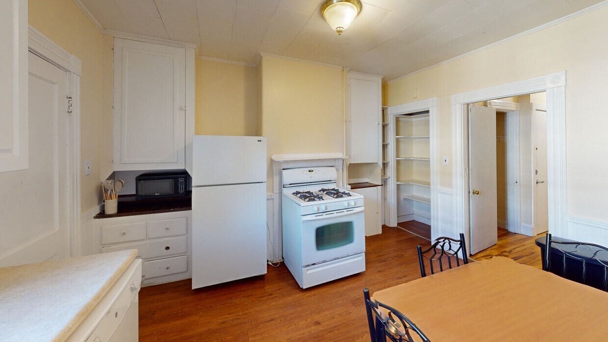 Photo - Private bedroom in 4 bed/1 bath Home