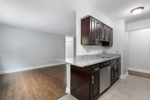Foto del edificio - 6201 N Kenmore Ave