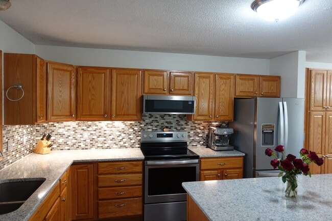 Building Photo - 100 Tattler Ln