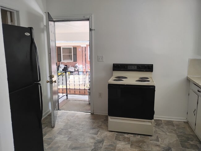 Building Photo - 1240 Alta Vista Dr