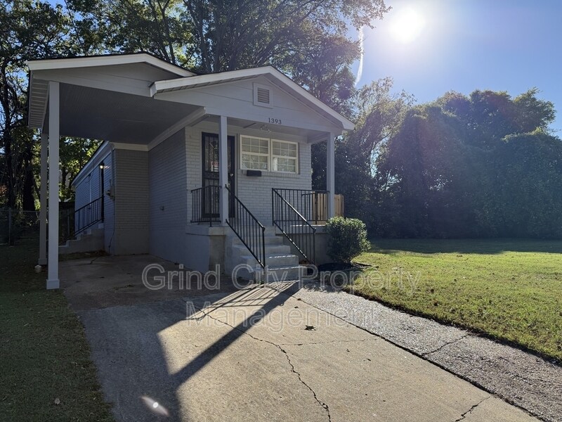 Photo - 1393 Lyceum Road