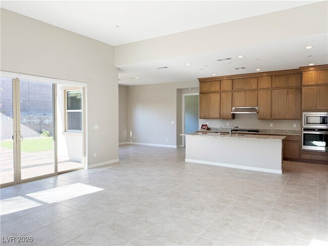 Building Photo - 141 Aneto St