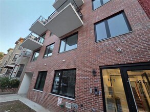 Building Photo - 526 56th St