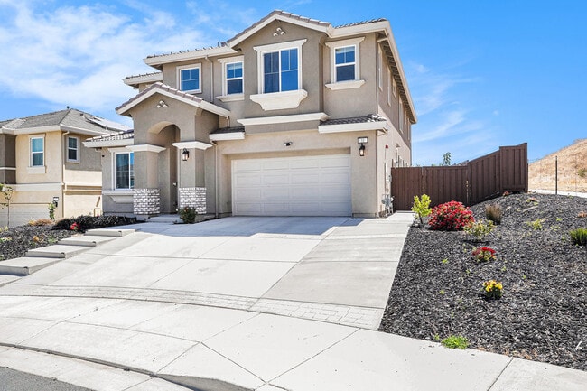 Building Photo - 31 Cortina Ct