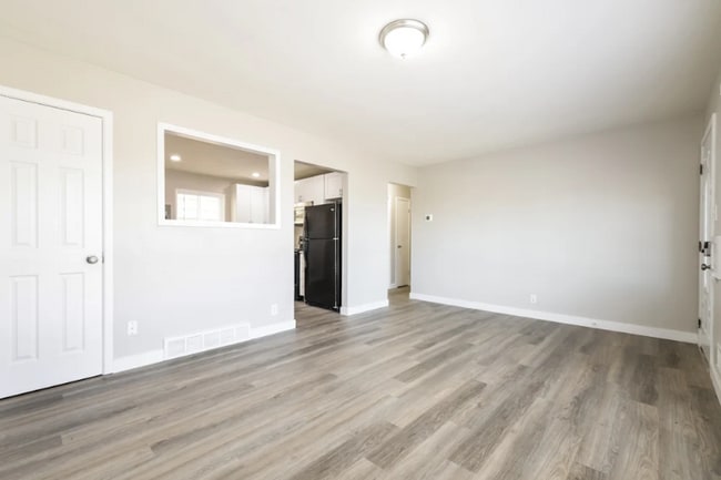 Building Photo - 10847 Murray Dr