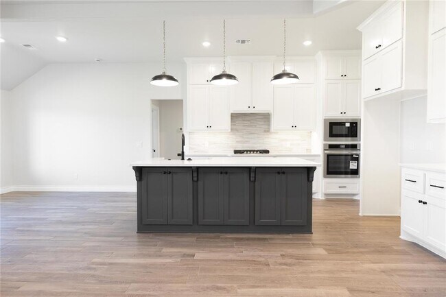 Foto del edificio - 8233 Mountain Oak Dr