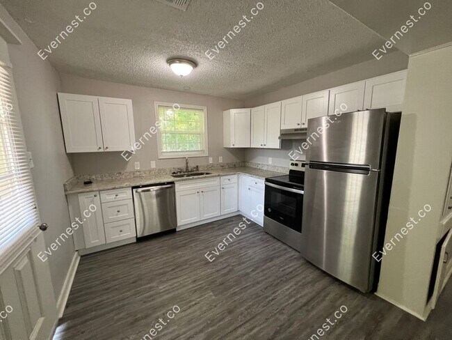 Building Photo - 16 Hiland Pl