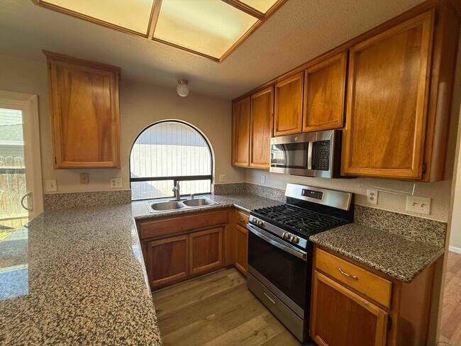 Foto del edificio - 8228 Bluehaven Ct