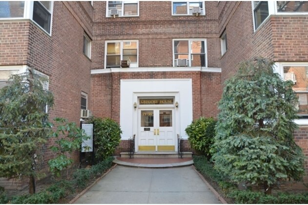 Foto principal - 7136 110th St