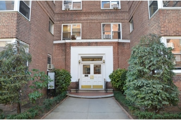 Primary Photo - 7136 110th St