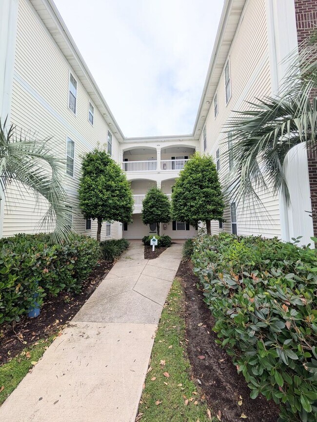 Building Photo - 484 River Oaks Dr