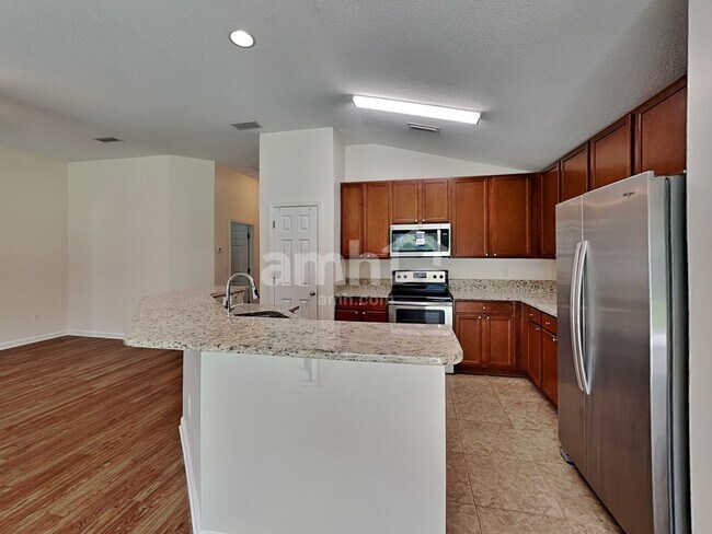 Foto del edificio - 351 N Twin Maple Rd