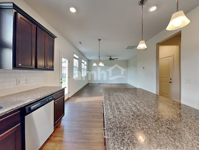 Foto del edificio - 5208 Lake Maxwell Dr