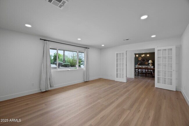 Foto del edificio - 10848 N 66th St