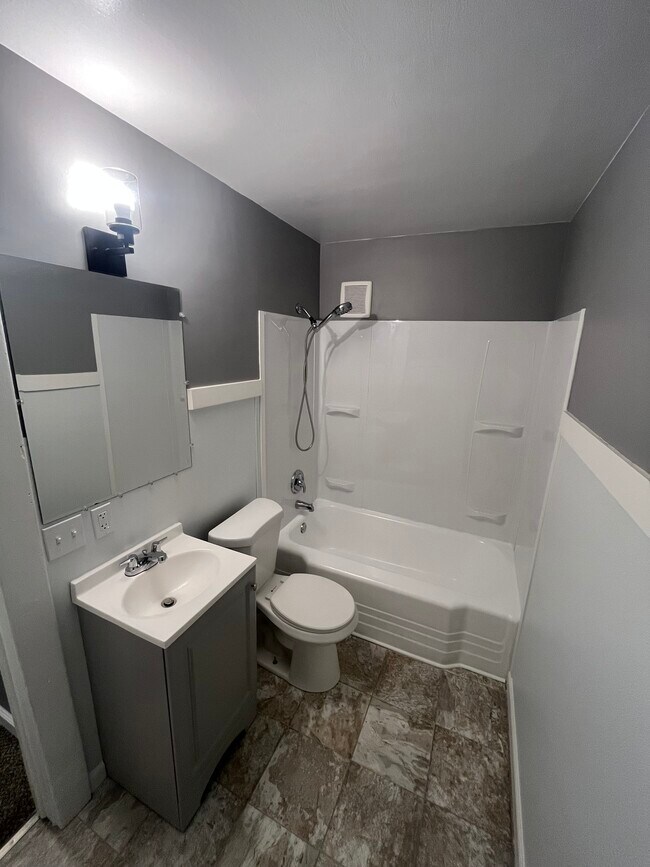 Foto del edificio - 1440 E 9th St