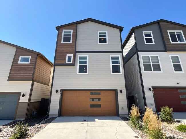 Building Photo - 4 Bedroom Home Available Near Research Pkw...