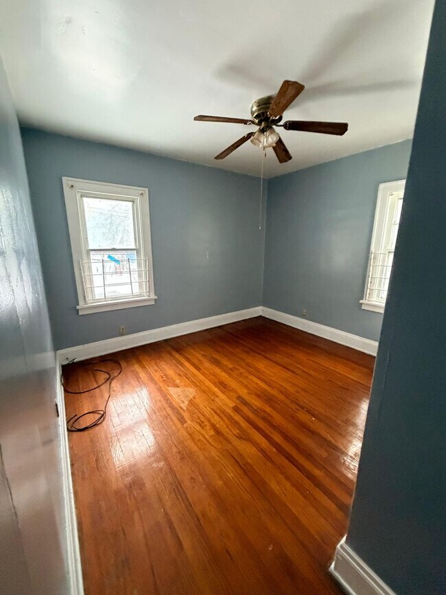 Foto del edificio - 9426 Dickens Ave