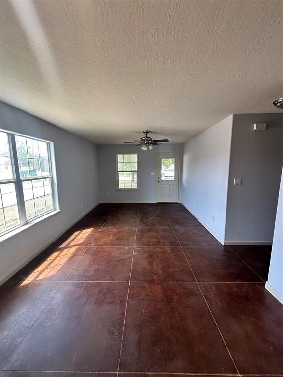 Building Photo - 102 Lindley Dr