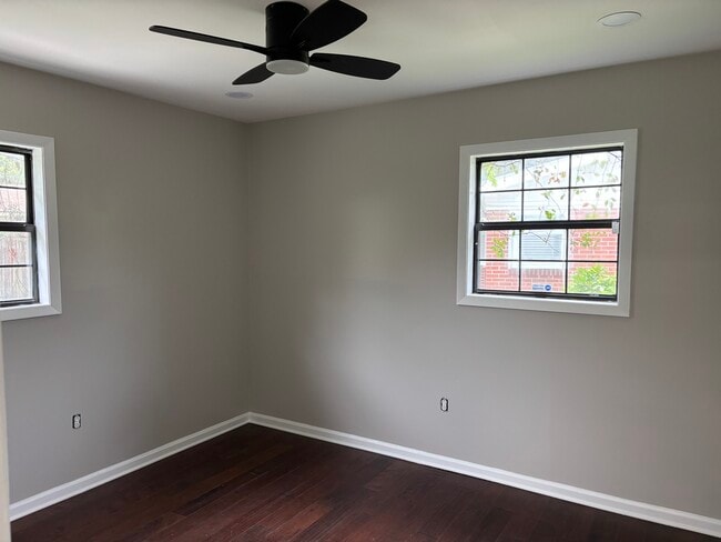 Building Photo - 2706 Canary Dr