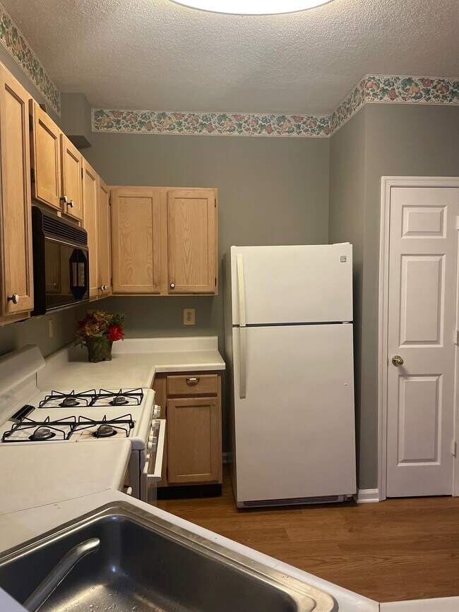 Foto del edificio - 14302 Rosy Ln