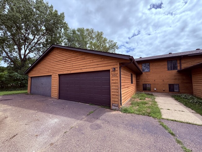 Building Photo - 624 Saxonwood Rd