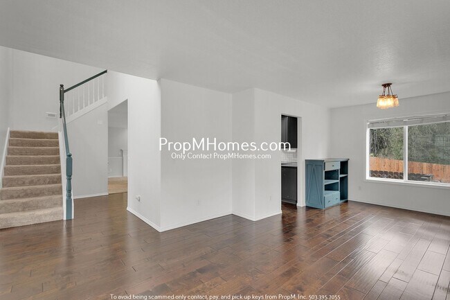 Building Photo - Luxury Three Bedroom Home in Oregon City!