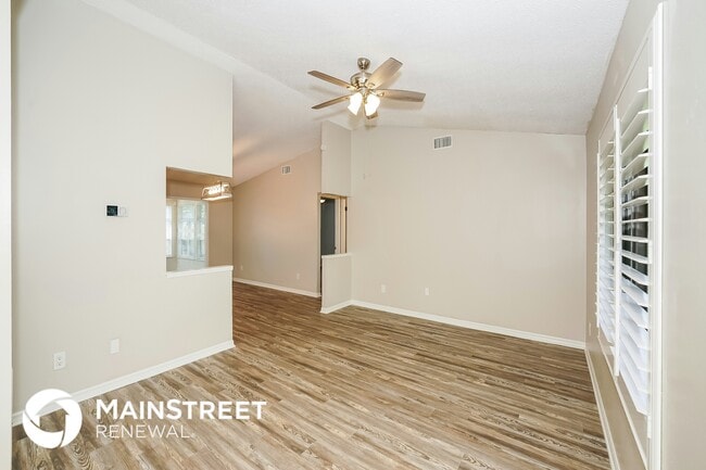 Building Photo - 402 Fleming Ave