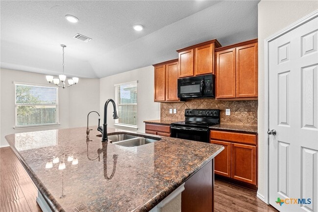 Building Photo - 950 Hobby Rd