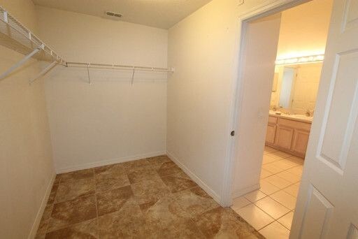 Building Photo - Orlando - 4 Bedroom 2 Bathroom - 1595.00