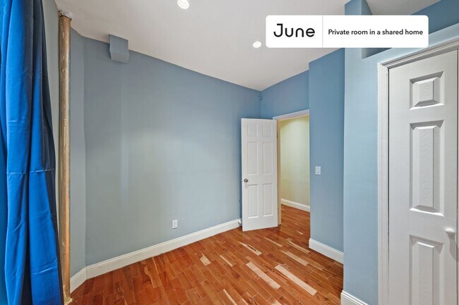 Foto del edificio - Room in Shared 3 bed/1 bath home