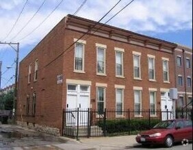 Building Photo - 608 S Oakley Blvd