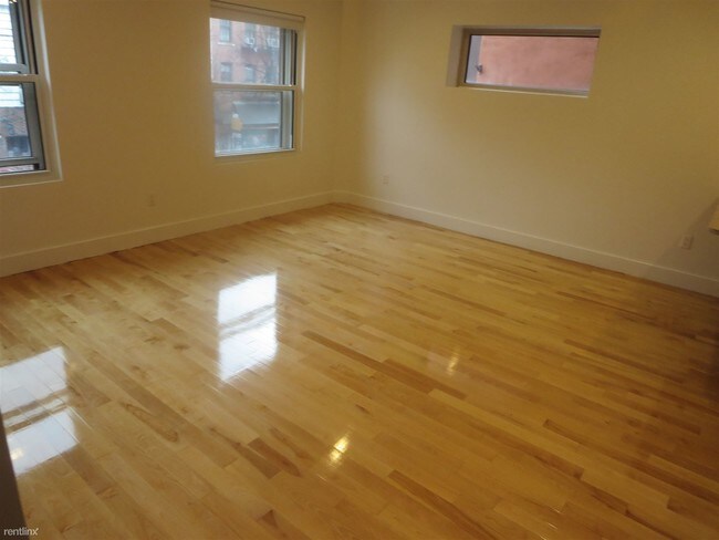 Building Photo - 184 Grand St