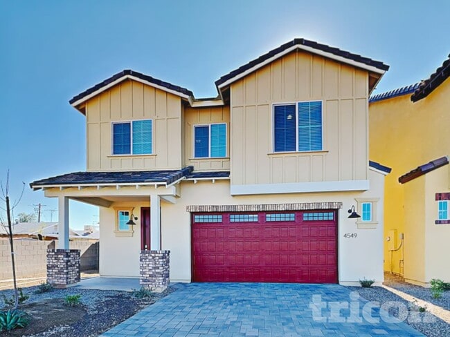 Building Photo - 4549 E Granada St