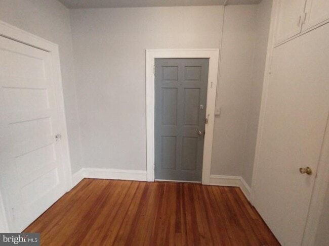 Building Photo - 307 Dolphin St