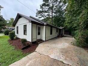 Building Photo - 515 E 20th St SW