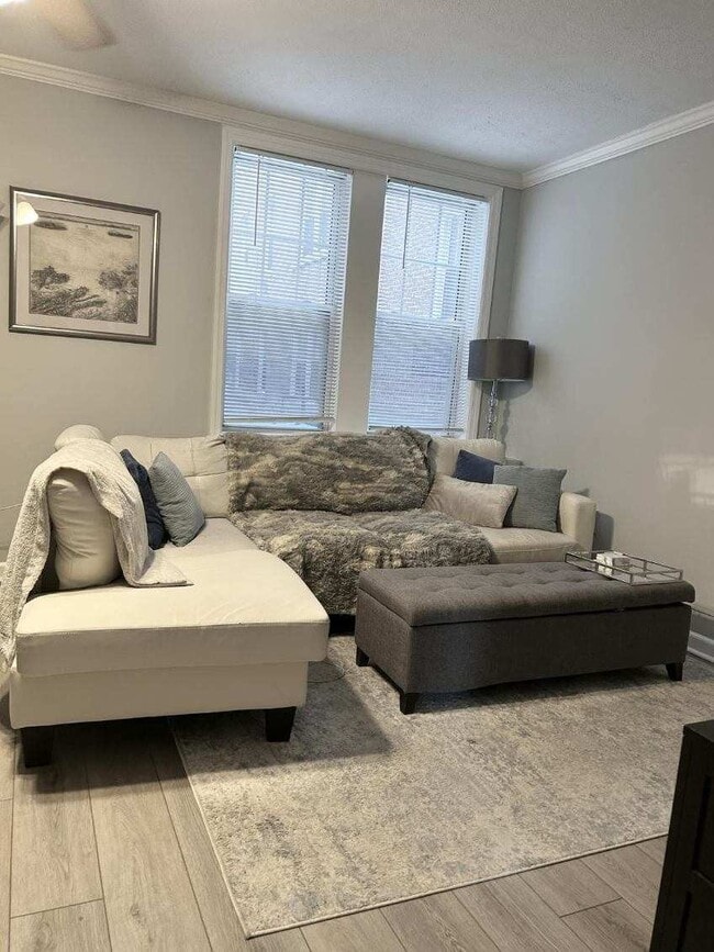 Building Photo - 639 Summer St