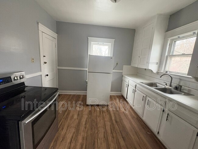 Building Photo - 634 E 101st St