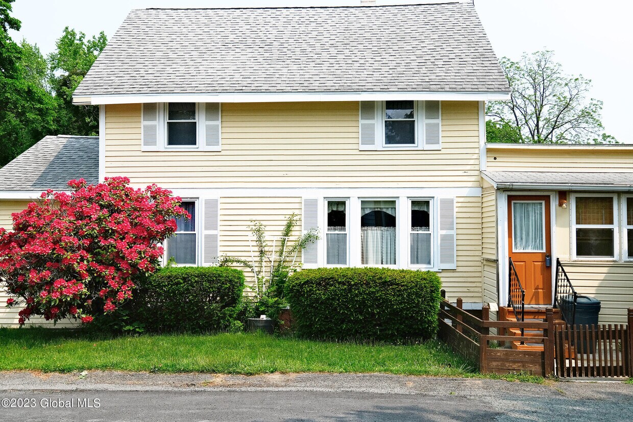 Primary Photo - 1 Linden Ave