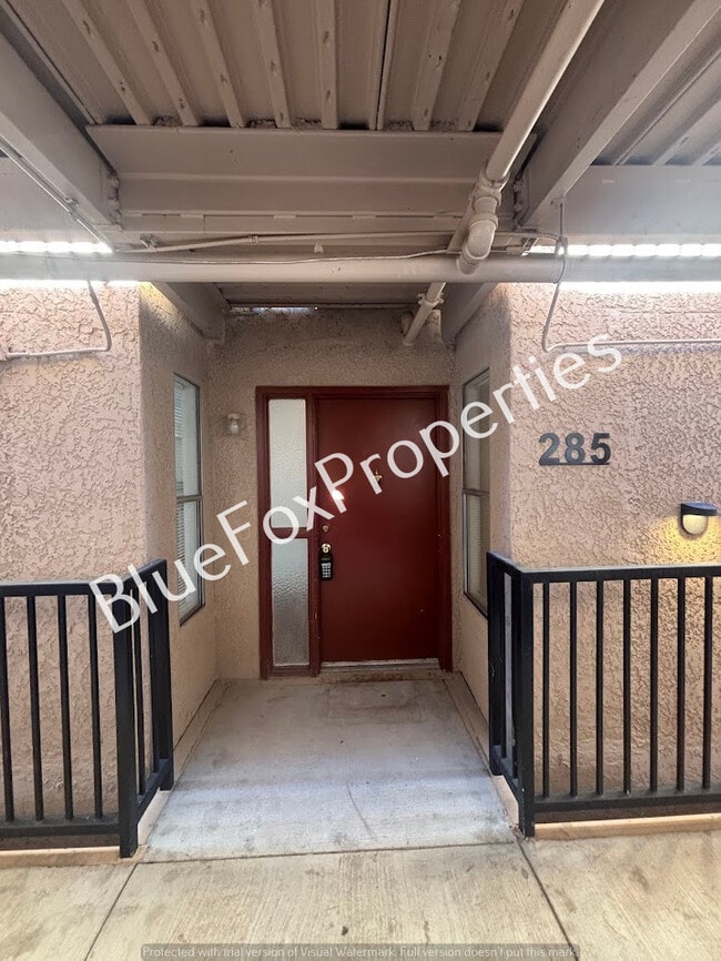 Building Photo - 2601 W Broadway Blvd