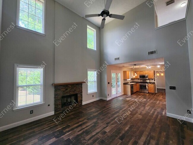 Building Photo - 3320 Northcliff Dr